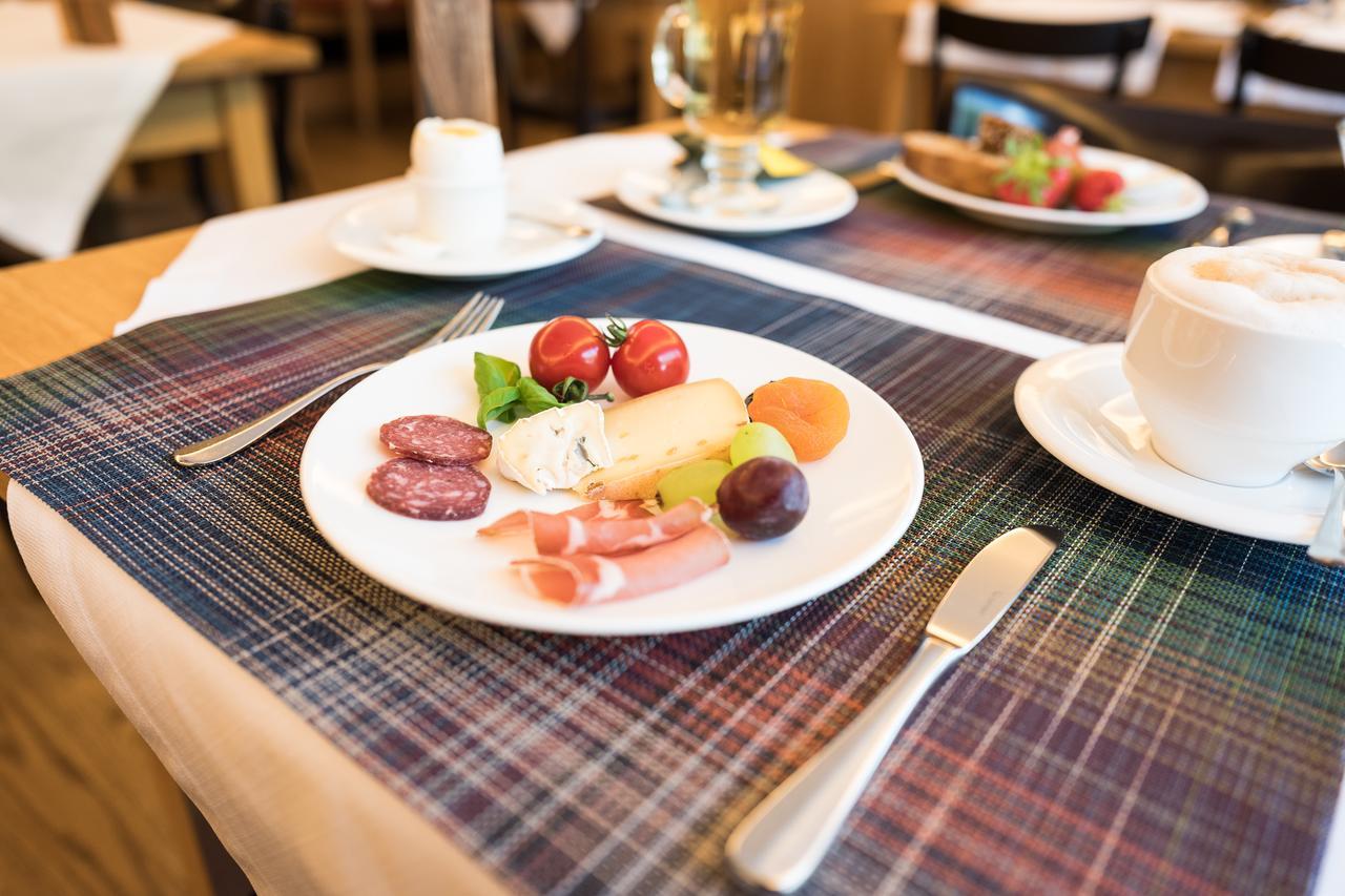 Hotel Alpina Вальс Экстерьер фото